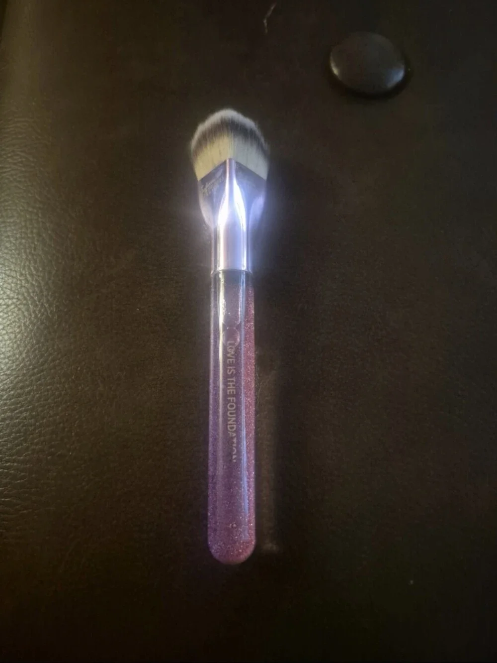 It Cosmetics Purple Glitter Love Is The Foundation Brush Limited-Edition